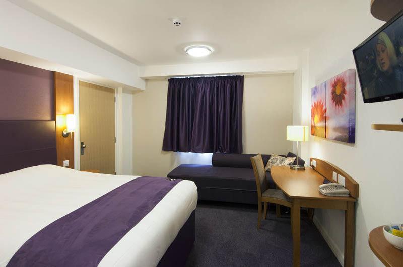 Premier Inn Dunstable / Luton Екстер'єр фото